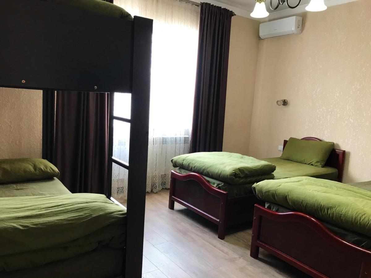 Apple Hostel Бишкек Екстериор снимка